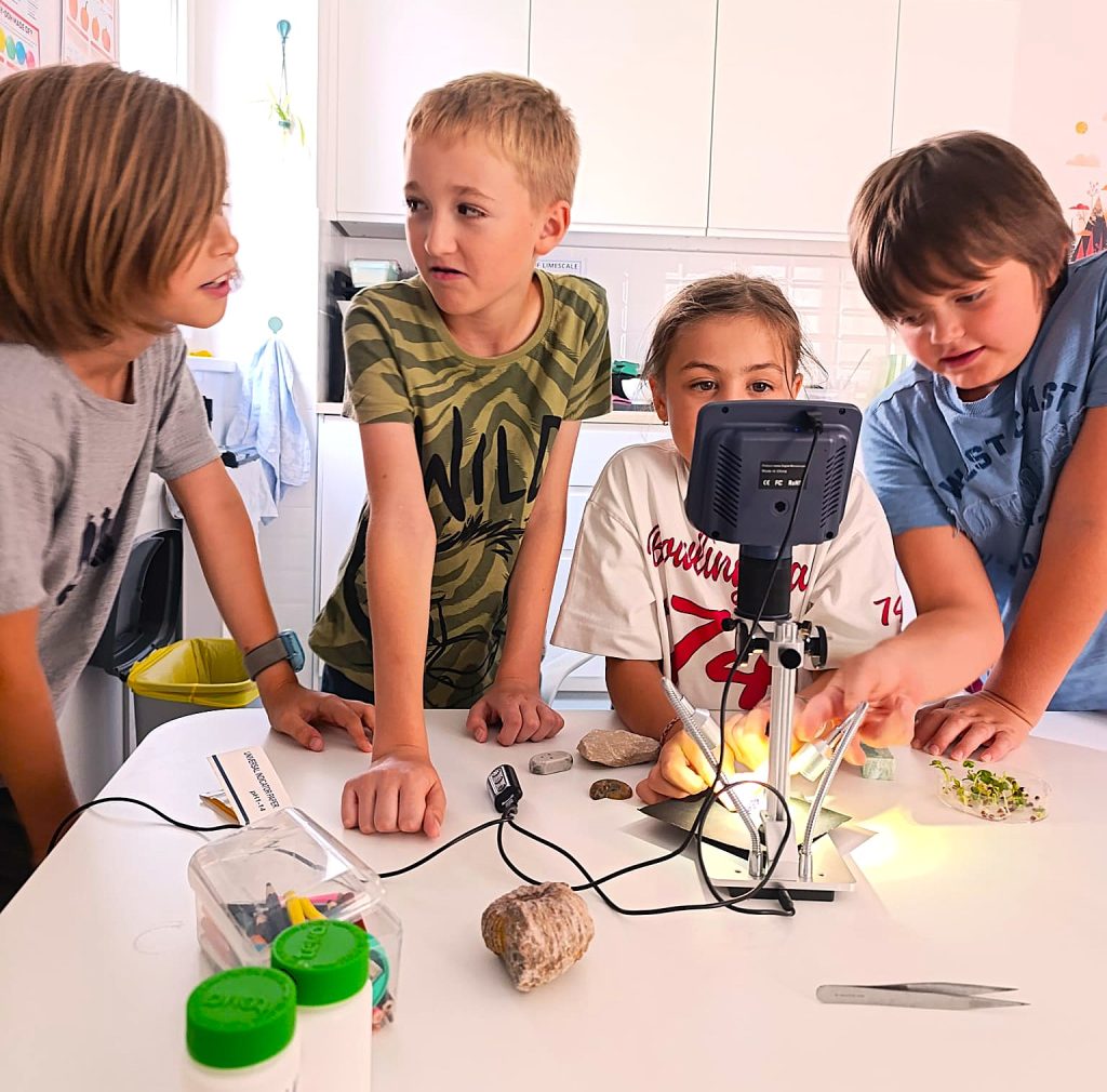 djeca mirkoskop znanost STEM